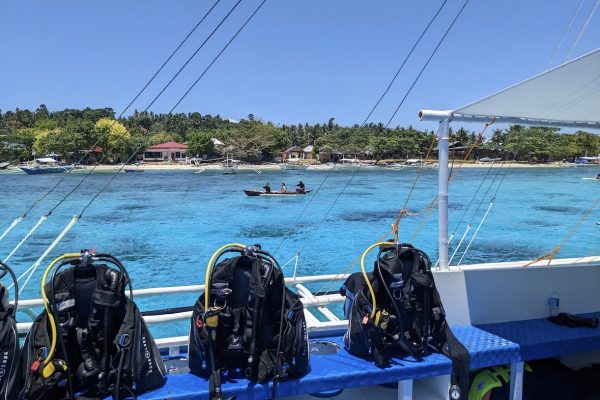 Pamilacan Island boat - Haka